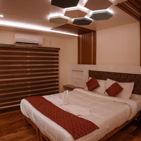 Victoria Houseboats Hotel Alappuzha ภายนอก รูปภาพ