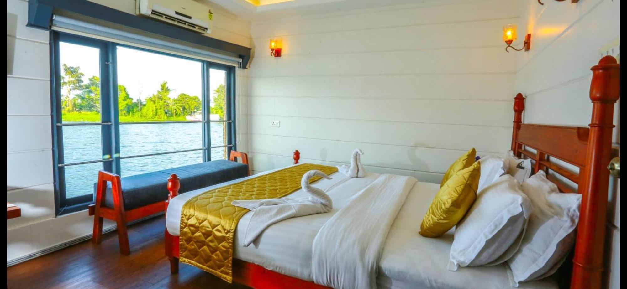 Victoria Houseboats Hotel Alappuzha ภายนอก รูปภาพ