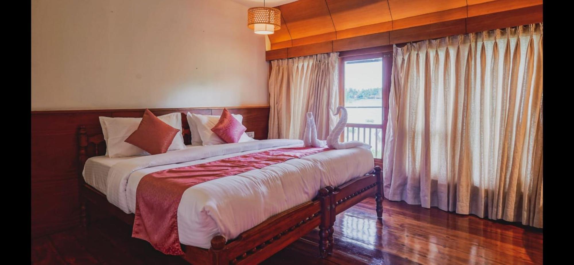 Victoria Houseboats Hotel Alappuzha ภายนอก รูปภาพ