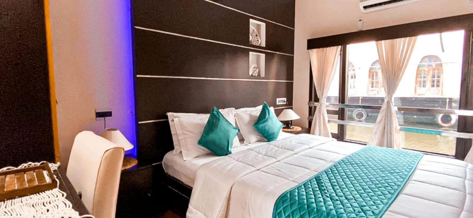 Victoria Houseboats Hotel Alappuzha ภายนอก รูปภาพ