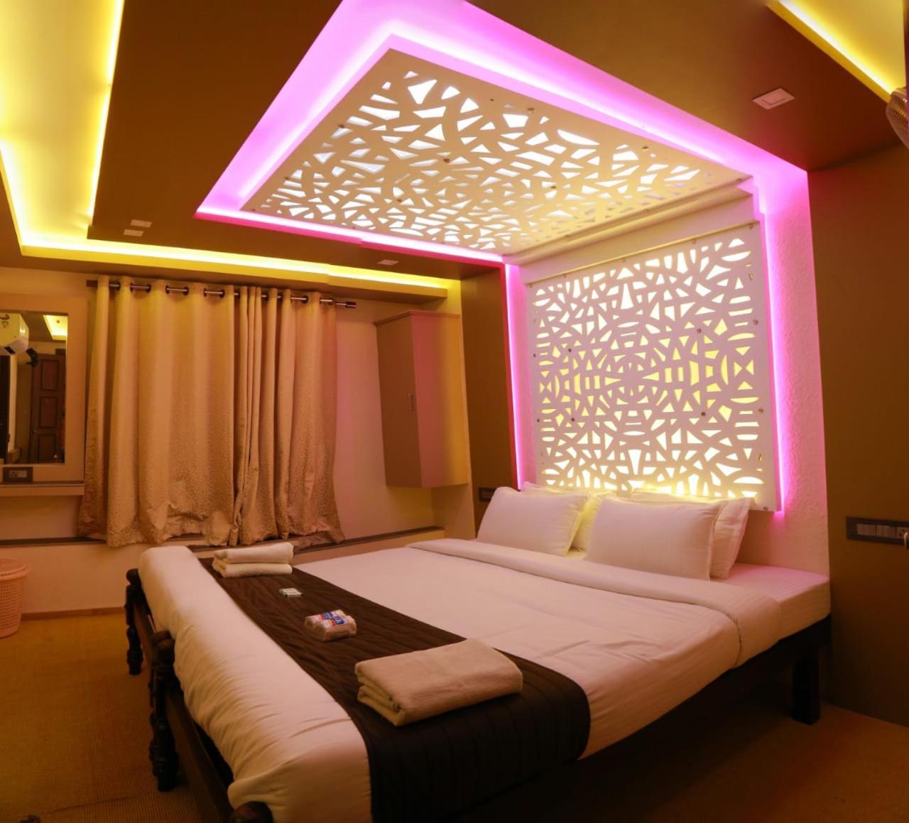 Victoria Houseboats Hotel Alappuzha ภายนอก รูปภาพ