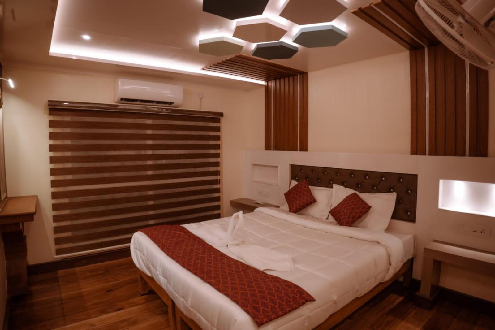 Victoria Houseboats Hotel Alappuzha ภายนอก รูปภาพ