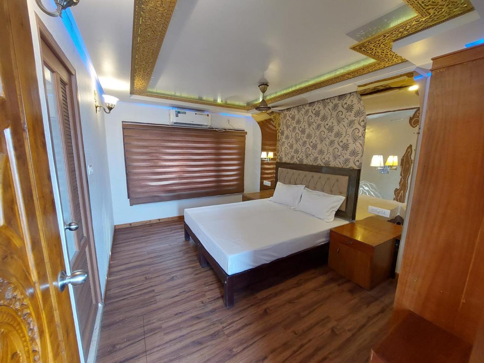 Victoria Houseboats Hotel Alappuzha ภายนอก รูปภาพ